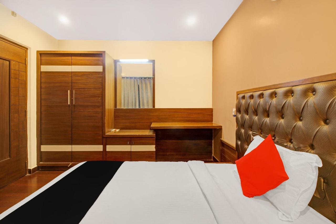 Collection O 82357 Hotel Surabhi Pride Trimulgherry Bagian luar foto