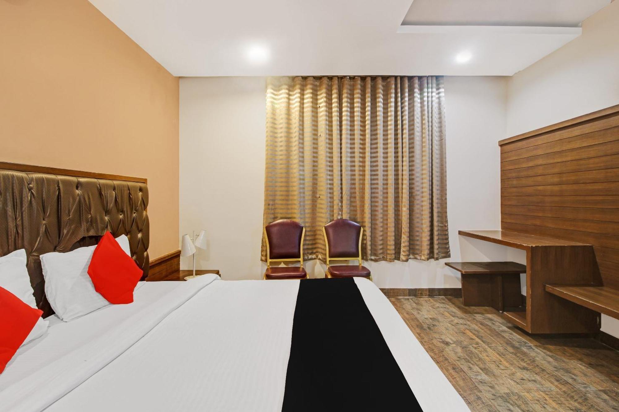 Collection O 82357 Hotel Surabhi Pride Trimulgherry Bagian luar foto
