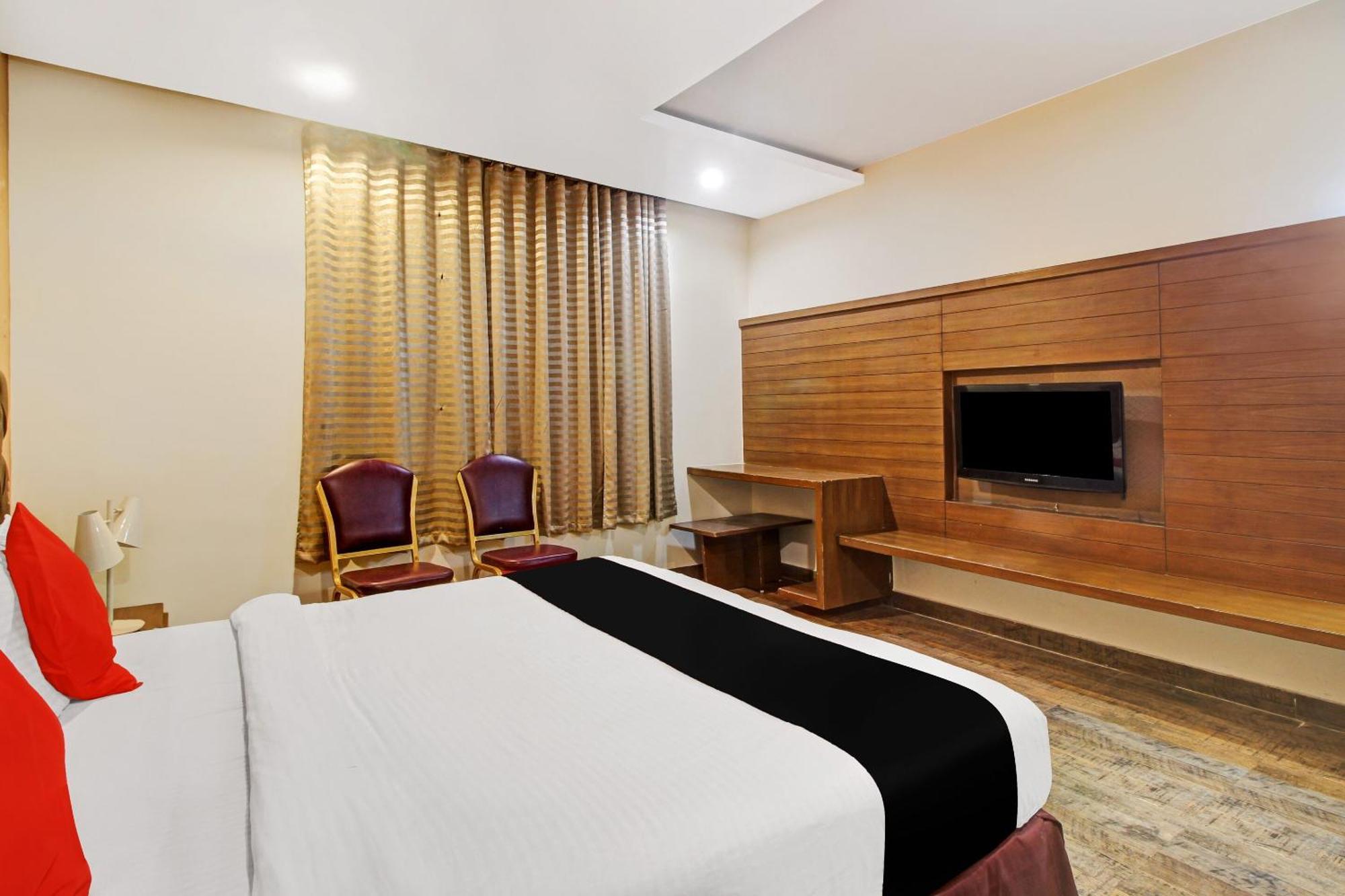 Collection O 82357 Hotel Surabhi Pride Trimulgherry Bagian luar foto